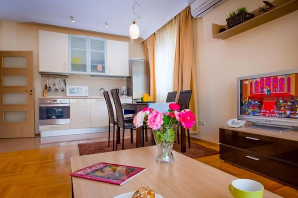 Alba Apartment - Prime Location Sofia
